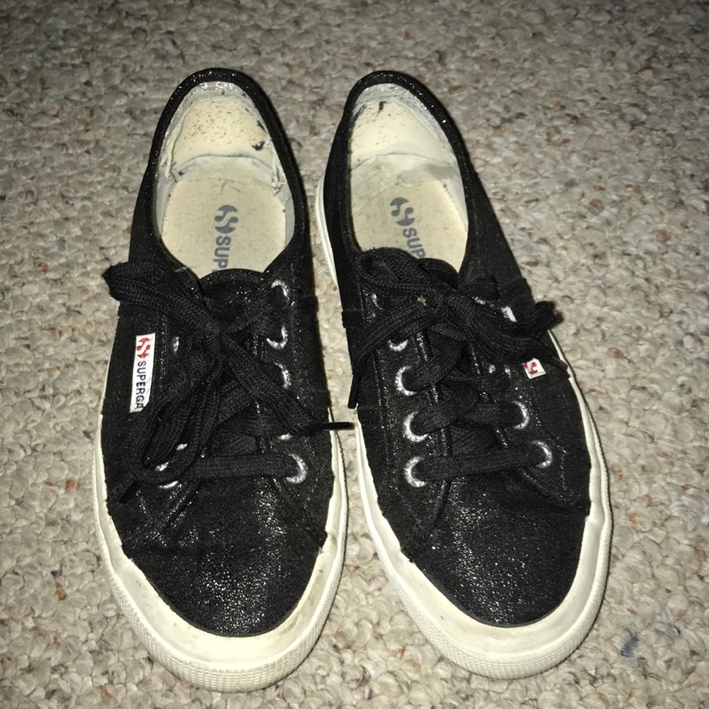 Black sparkly supergas