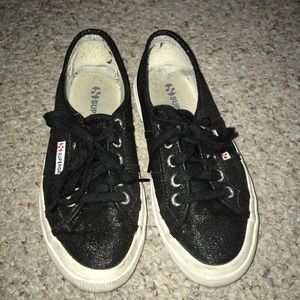 Black sparkly supergas