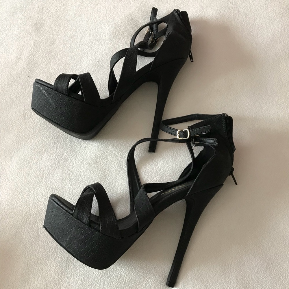 Never worn black stilettos 🖤