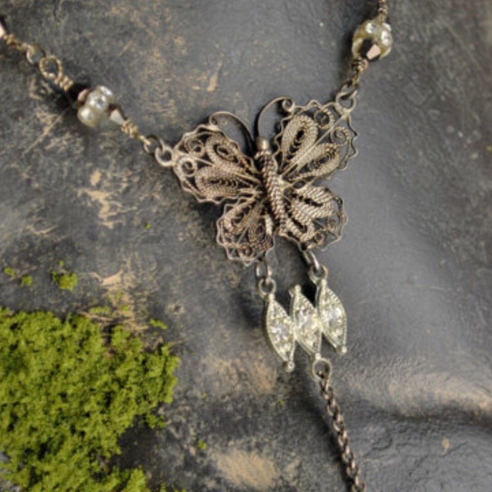 Vintage Filigree & Swarovski Crystal Necklace.