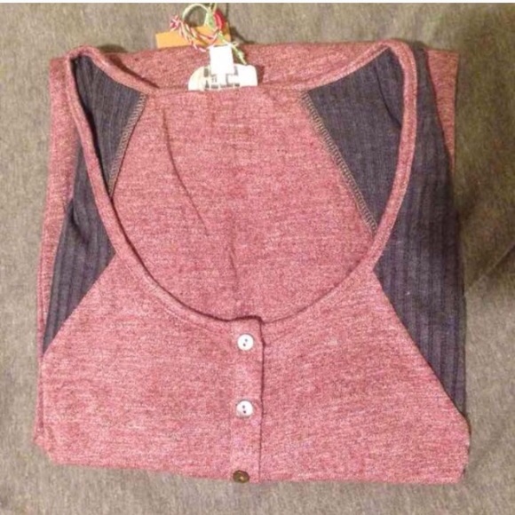 ♥️M/L LAST♥️ Two Tone Wine Lace Sleeve UMGEE Tunic - Picture 4 of 4