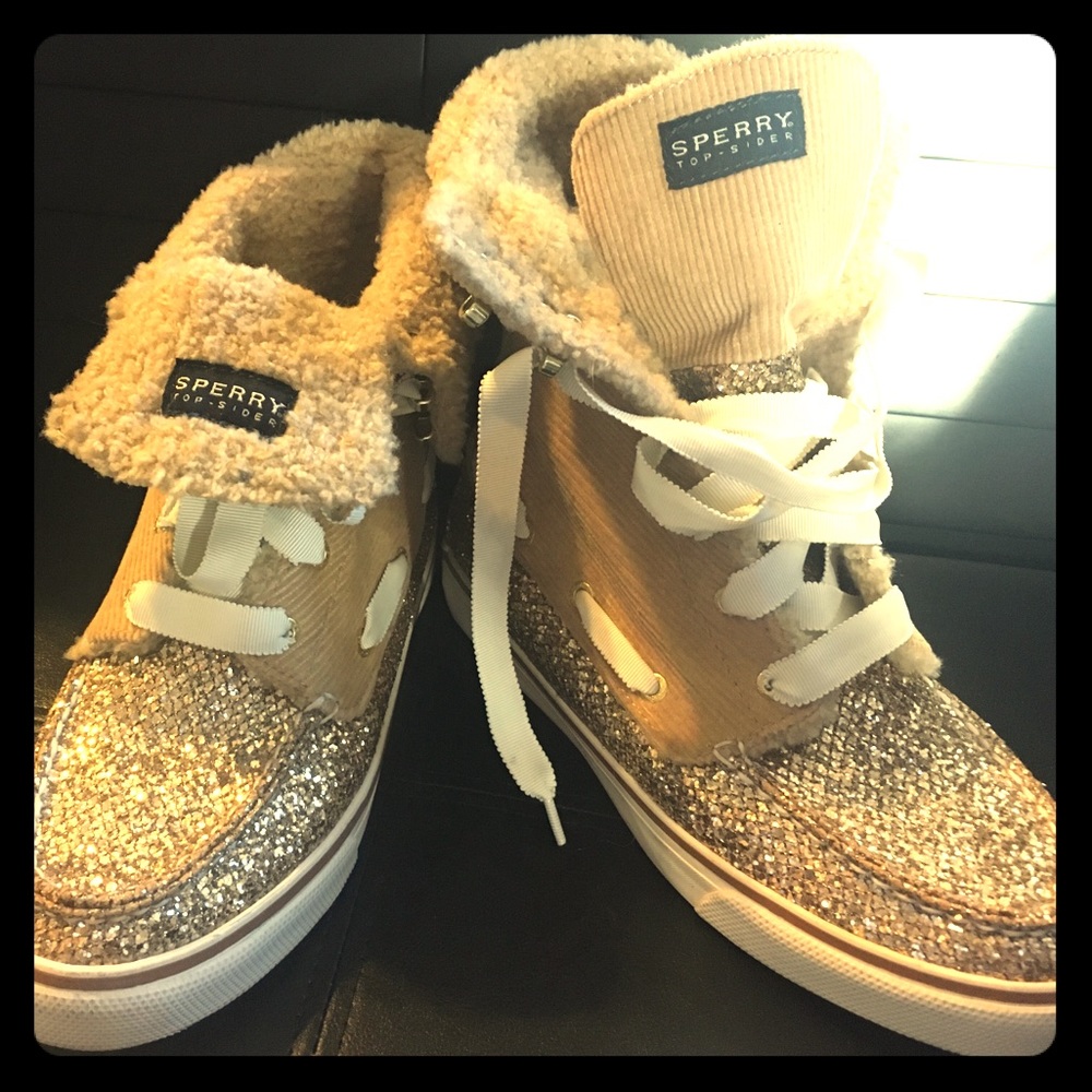 Women’s Sperrys Size 7.5. Free gift with purchase