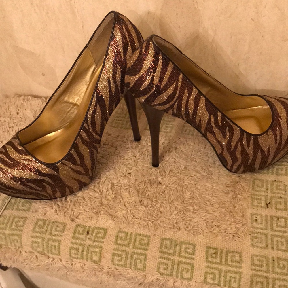 Heels - Picture 3 of 3