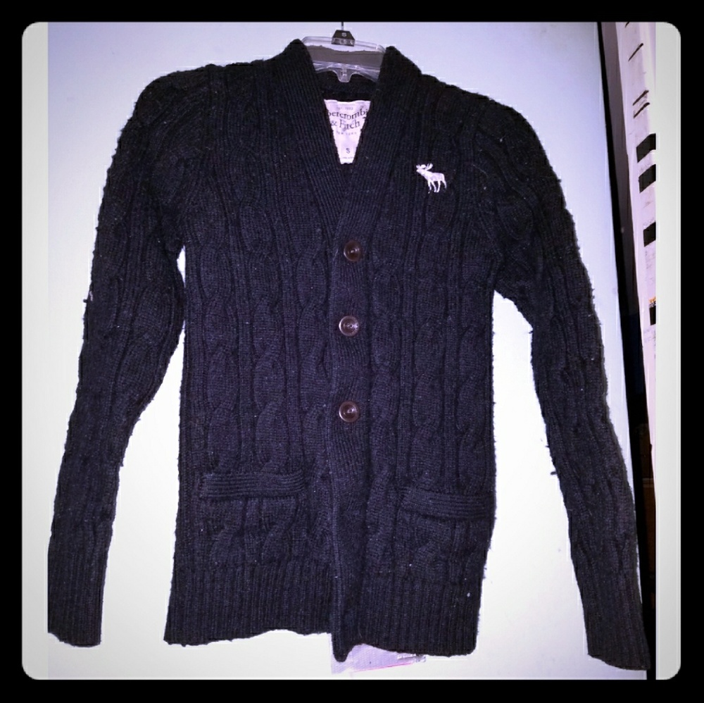 Ambercrombie & Finch sweater