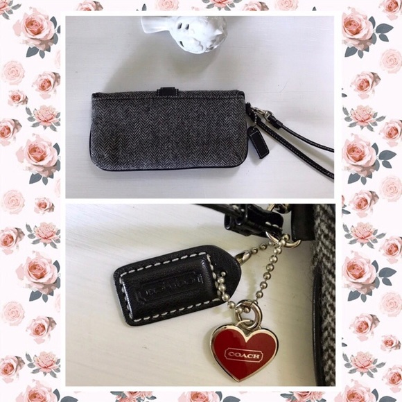 {Coach} Wristlet - Picture 2 of 3