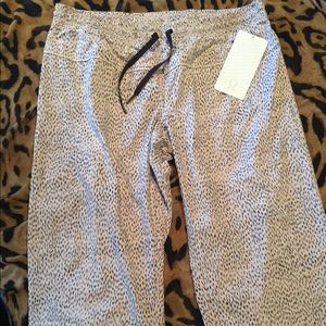 NWT Lululemon Step Lively Crop Size 10