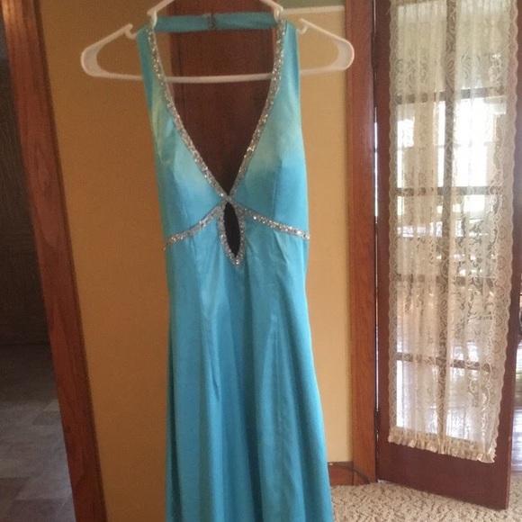 Floor length halter prom dress - Picture 2 of 2