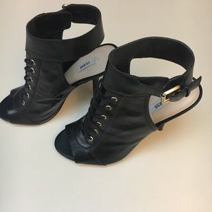 Guess lace up leather bootie