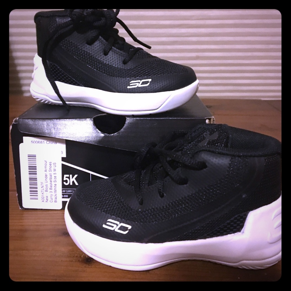 Boys Under Armour Curry 3 basketball shoe