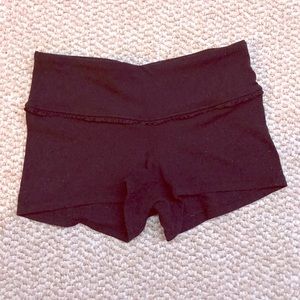 Lululemon spandex with cute ruffle