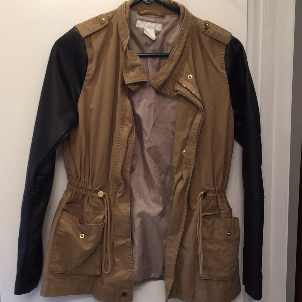 Black/tan fall jacket.