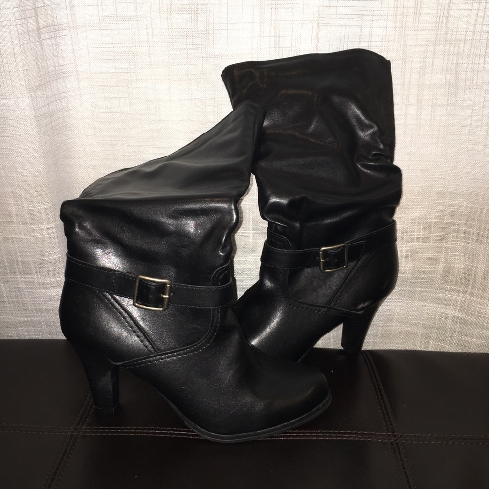 Arizona black buckle boots