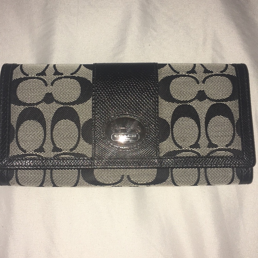 Classic Coach Wallet in Black