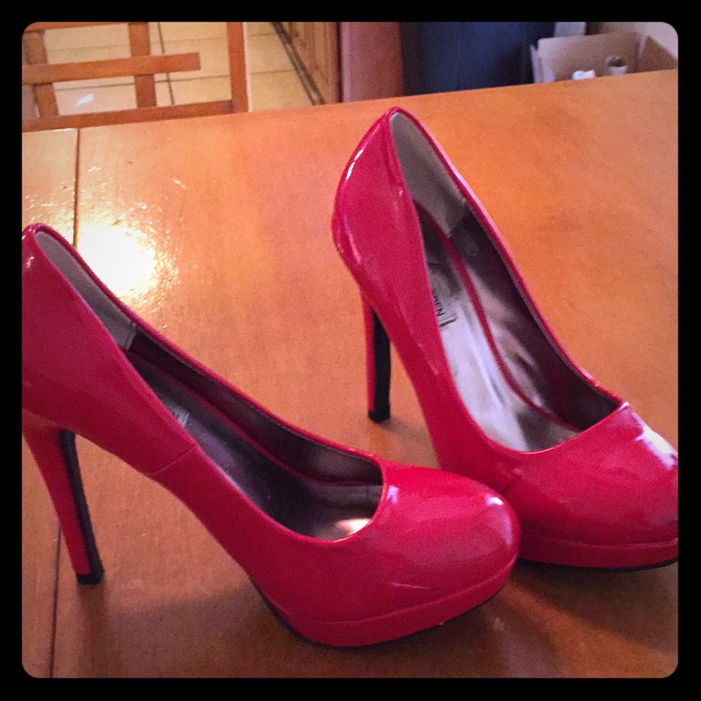 Steve Madden patent leather red pumps