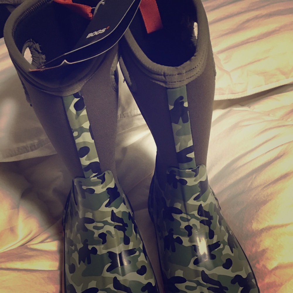 Bog Rain Boots- kids size 4