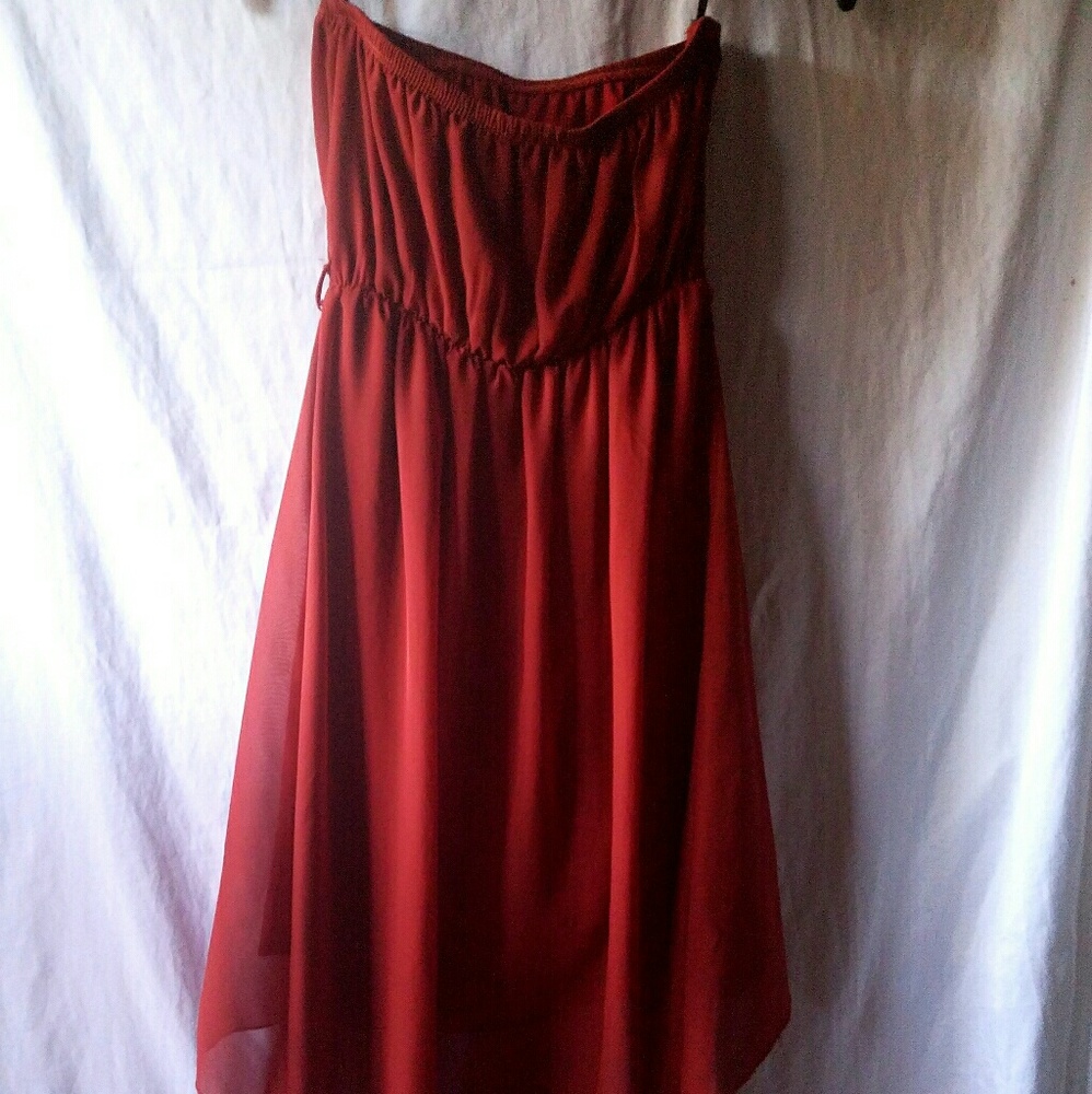 Orange/red strapless dress