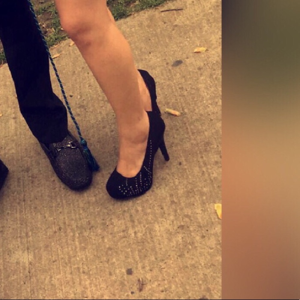 Black Pumps