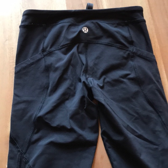 Sz 2 lululemon black crops. - Picture 1 of 4