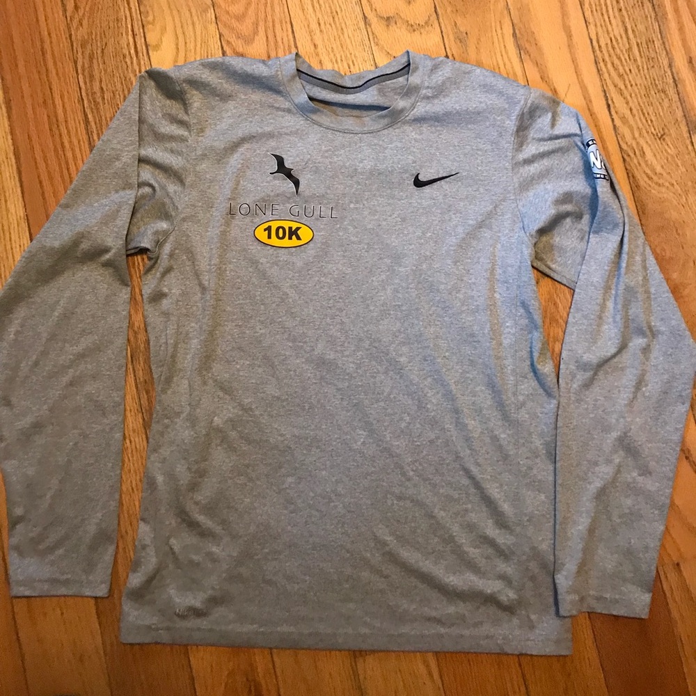 Nike fit dry boys small