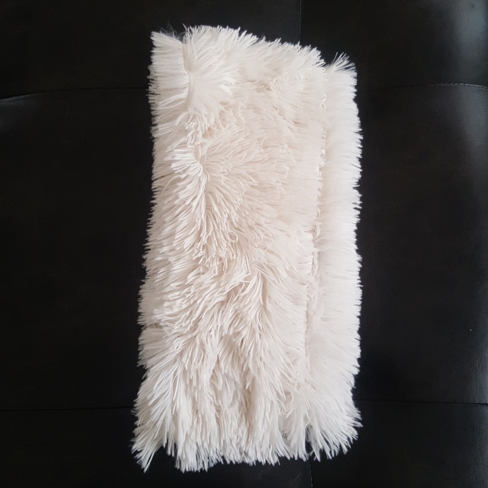 White faux fur donut scarf