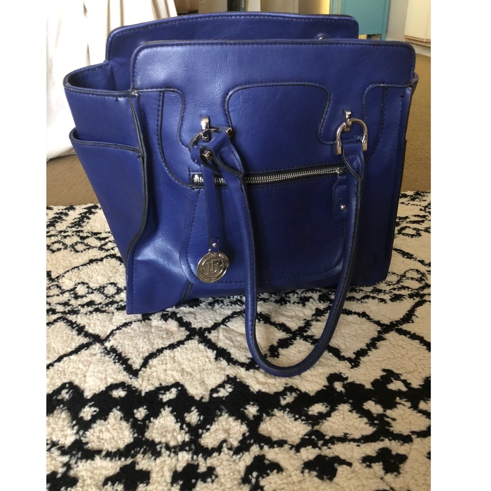 London Fog Spacious Bag