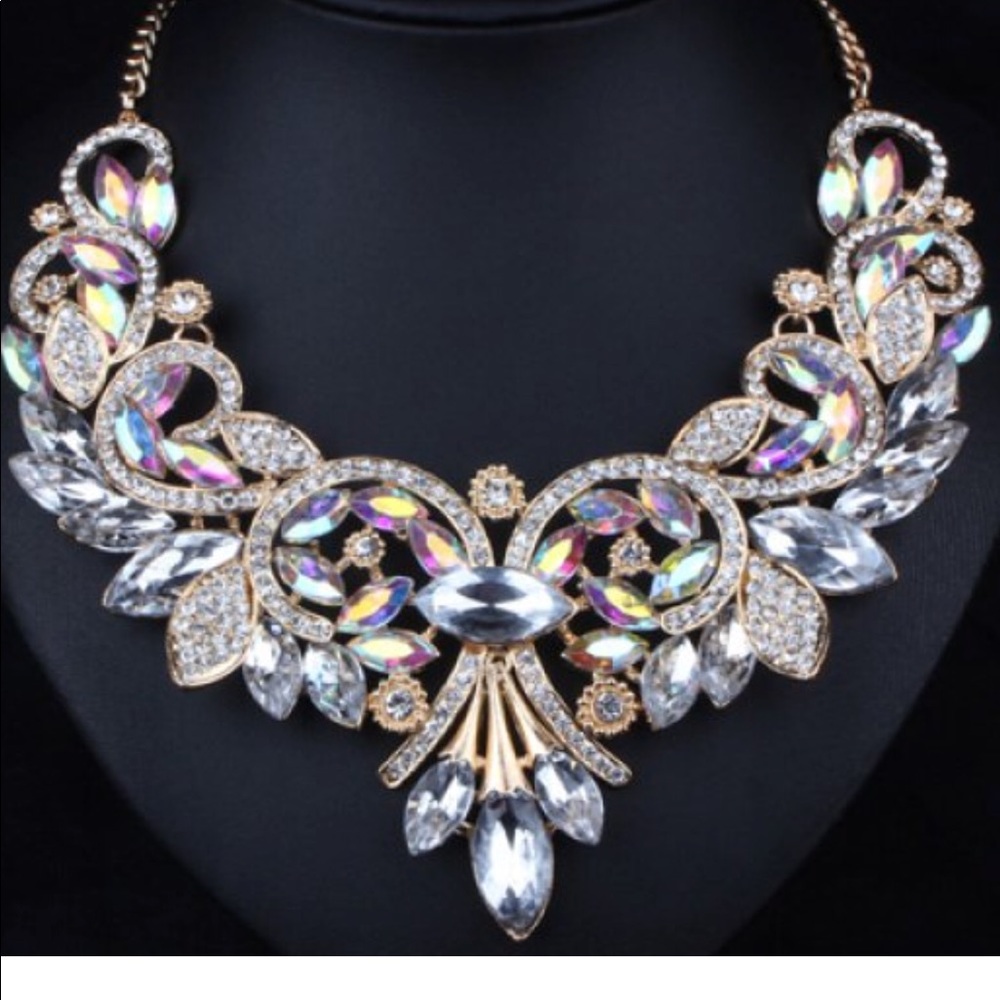 Diamante Rhinestone Flower Shape Necklace - White