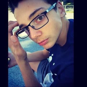 Meet your Posher, Logan