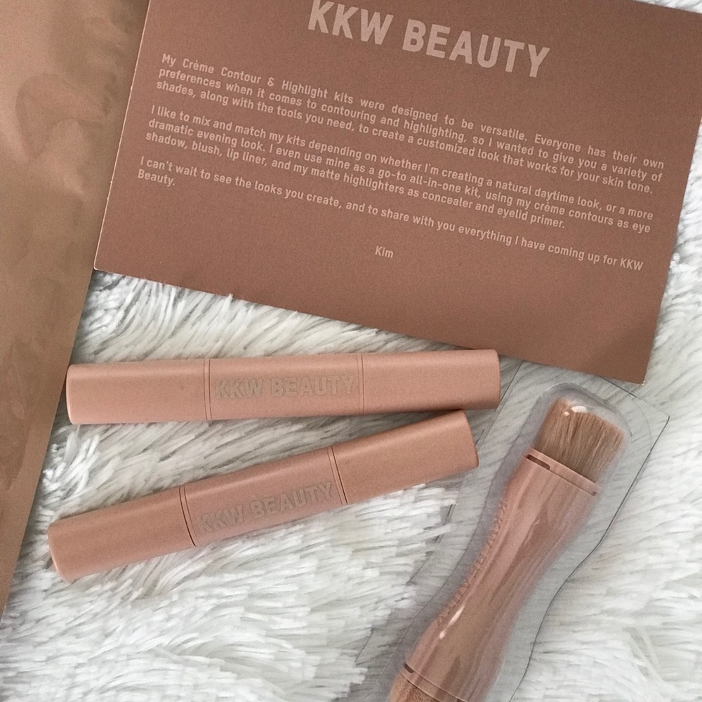 KKW Beauty contour kit in Medium 💯 AUTHENTIC