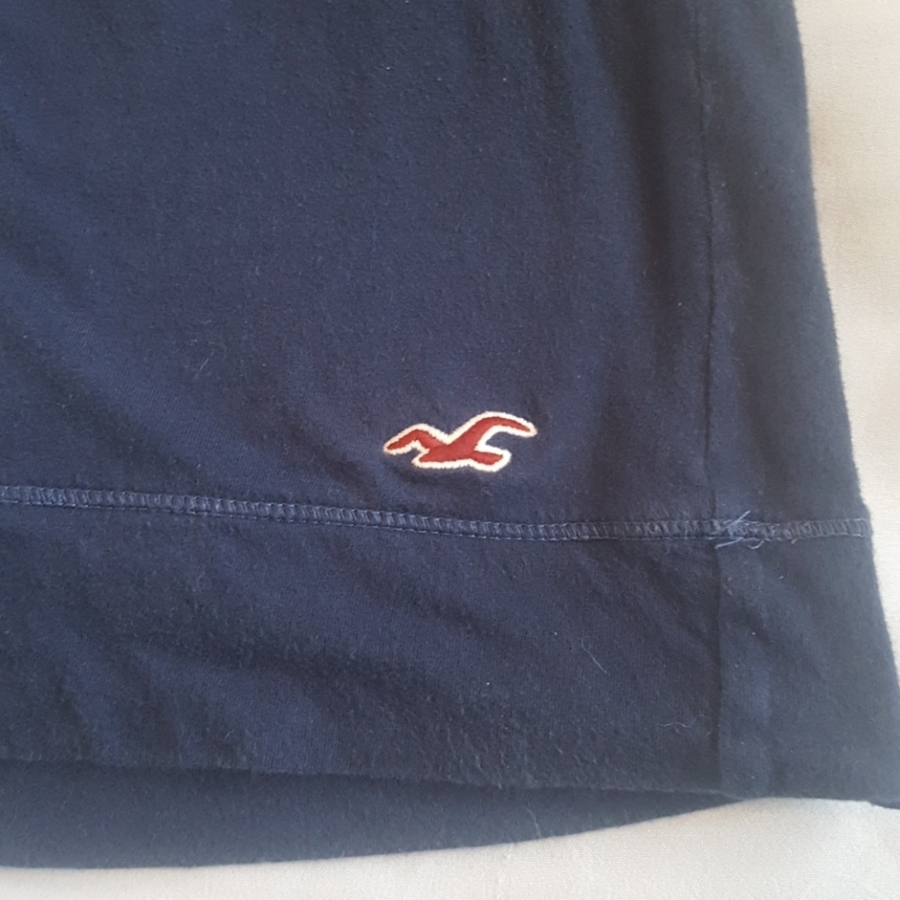 V neck - Picture 2 of 3