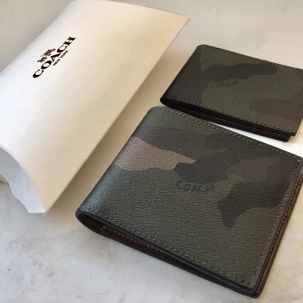 NWOT Coach Leather Compact ID and Wallet