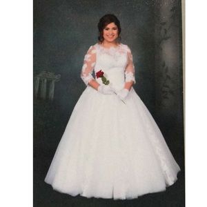 Whit ball gown