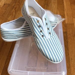 Brand NEW never worn plimsoles!