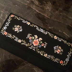 Embroidered Black Clutch✨HP✨