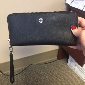 Authentic Tory Burch Wallet 😍🎅