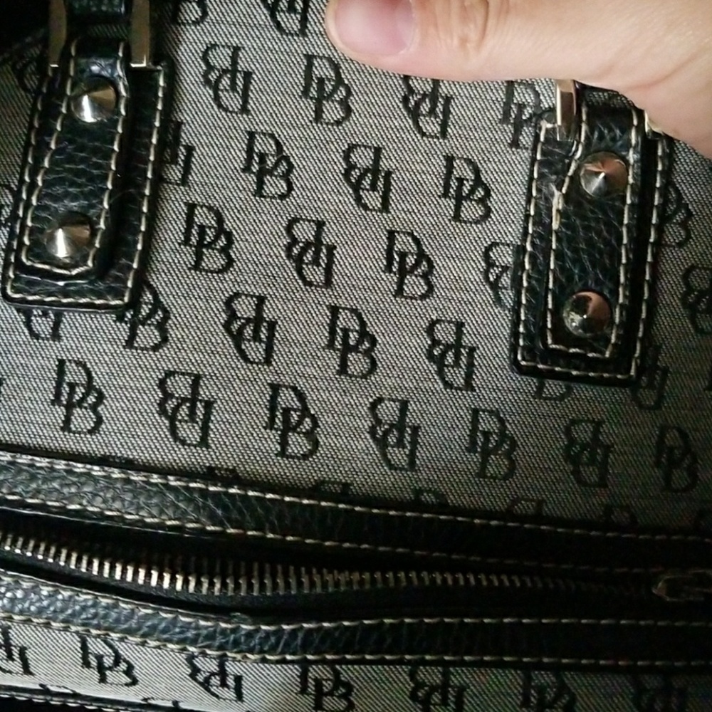 A cute d & b purse