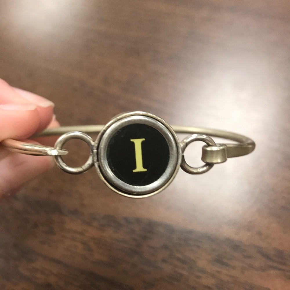 “I” bracelet