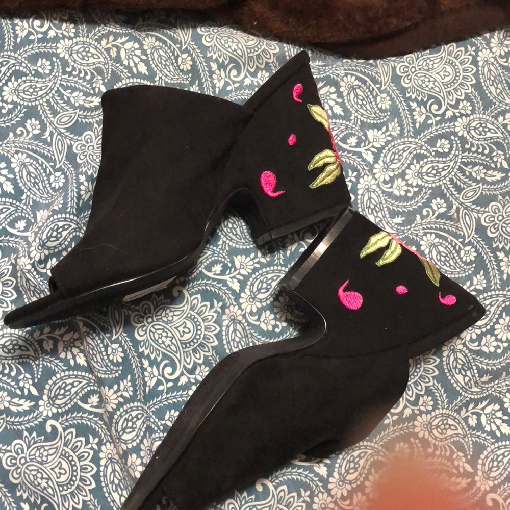 Shoe