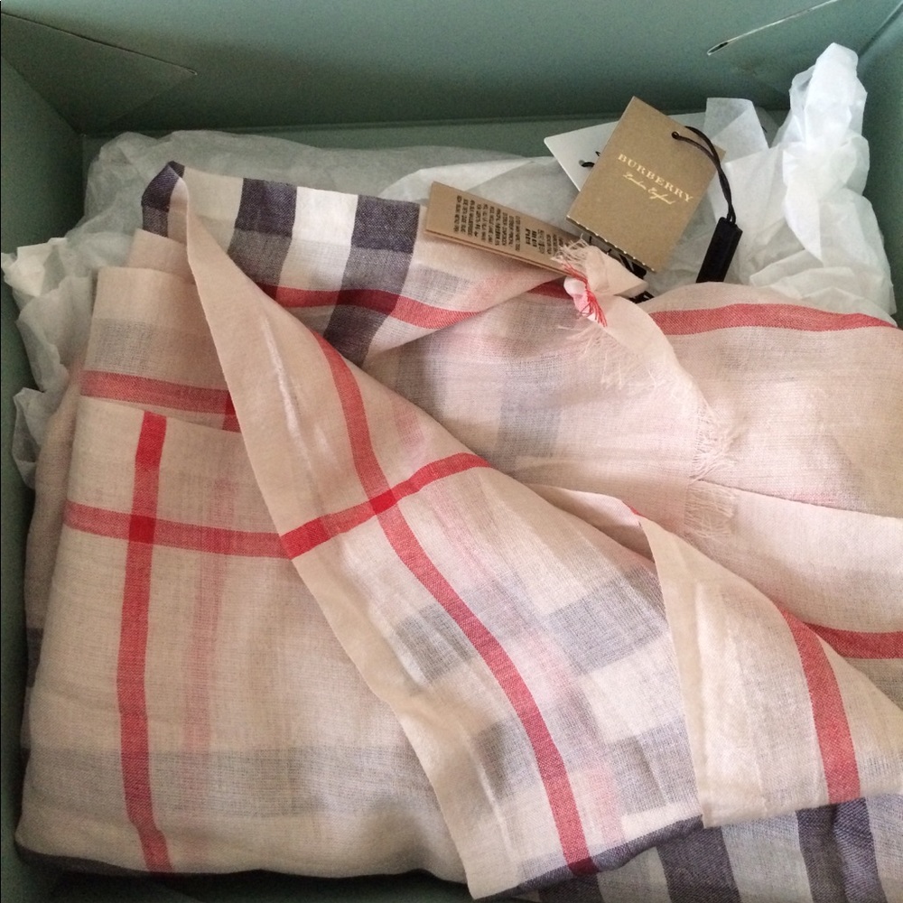 💖HP💖 Burberry Wool and Silk Scarf （Price Firm - Picture 3 of 8