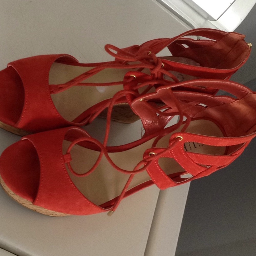 Guess wedges