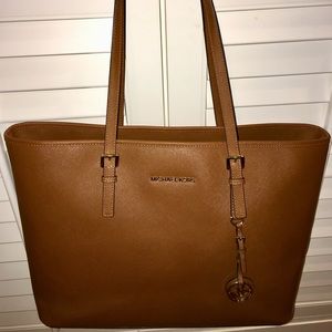 Jet Set Medium Travel Saffiano Leather Tote