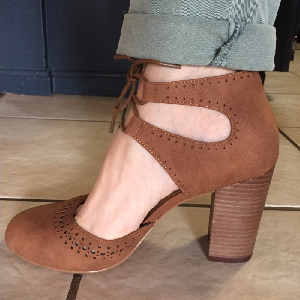 Crown vintage faux suede pumps