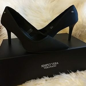 Vera Wang Black heels 6.5