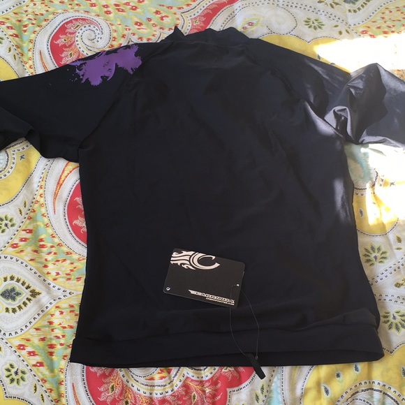 Cabrinha. New with tags. Women’s rash guard - Picture 4 of 4
