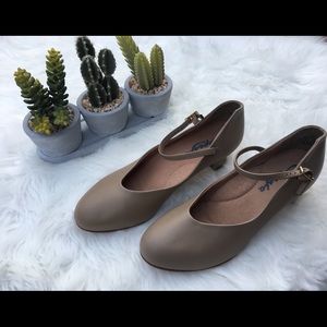 Capezio Character Shoes size 8