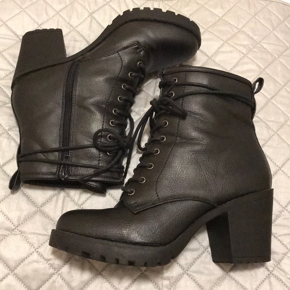 Combat boots
