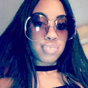 Meet your Posher, Aisha