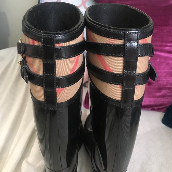 { Burberry } Print Rain Boots Leather Buckle - Picture 2 of 4