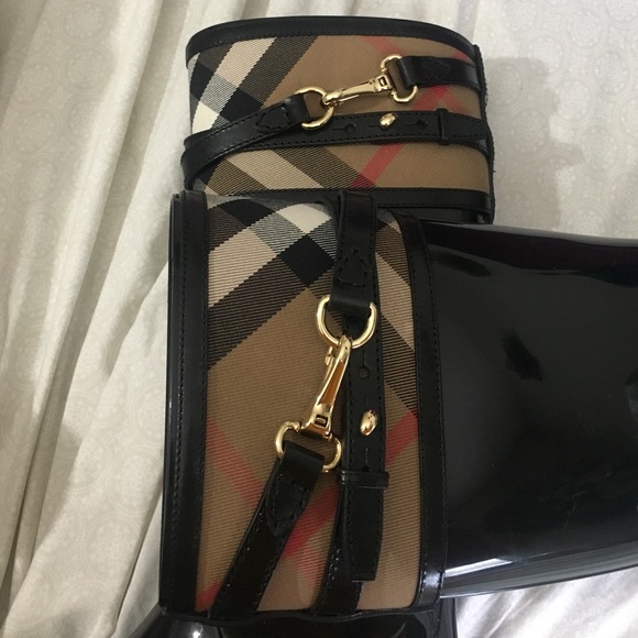{ Burberry } Print Rain Boots Leather Buckle - Picture 3 of 4