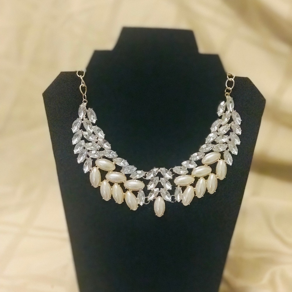 Jewelry-Rhinestone and pearl necklace