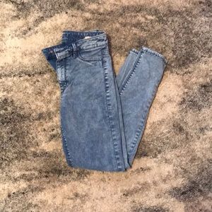 AE super high wasted jeans.